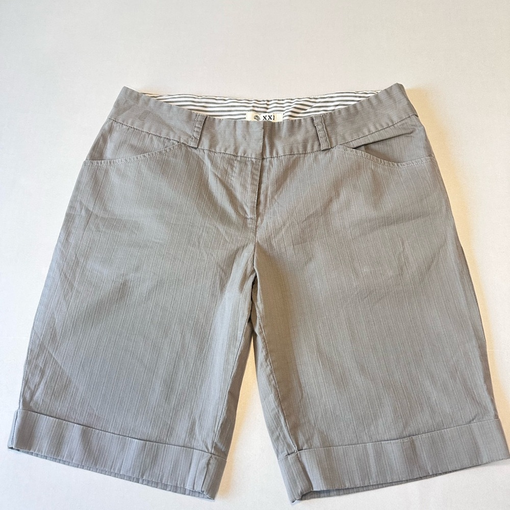 XXI (Forever 21) Gray Bermuda Shorts Size M – Cotton Blend, Good Condition
